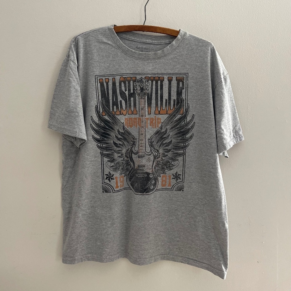 Rebellious One Nashville Graphic Tshirt Size Large Retro Guitar Coastal Cowgirl